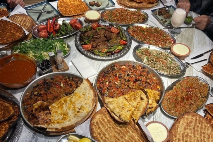 Bi Sanayi Lokantası Maslak Lahmacun
