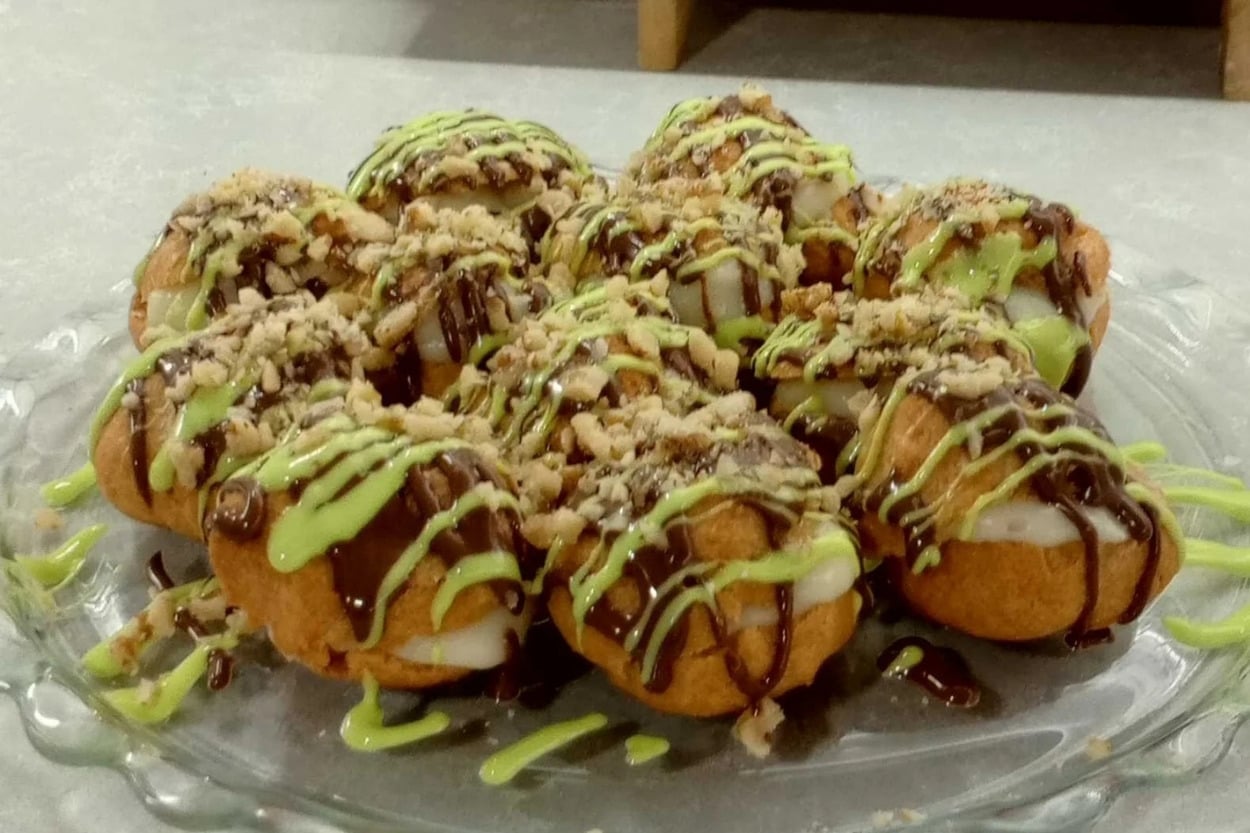 Tam Kıvamında: Ev Yapımı Çikolata Soslu Profiterol