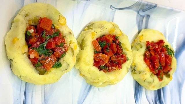 Şık Sunumuyla: Köz Biberli Patates Çanakları
