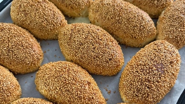 Dışı Çıtır Çıtır: Bol Kaşarlı Simit Poğaça