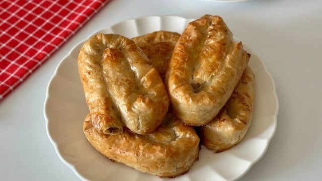 Çiğdem'in Tarifi: Baklavalık Yufkadan Kol Böreği