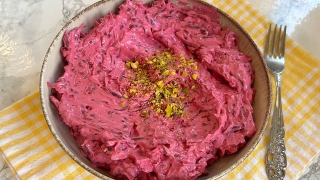 Ayşe'nin Tarifi: Pancarlı Kuru Cacık