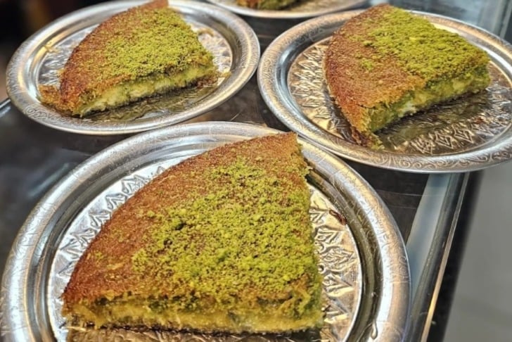 27 Künefe & Baklava Durağı