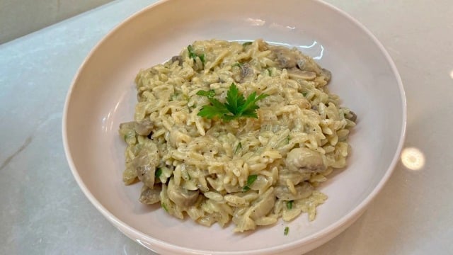 Rüveyda'nın Tarifi: Mantarlı Arpa Şehriye Pilavı