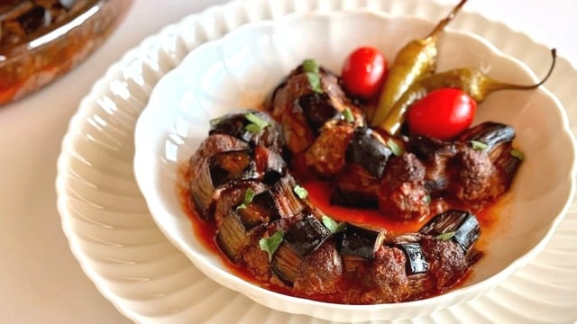 Elif'in Tarifi: Beli Kırık Patlıcan Kebabı