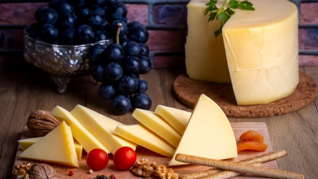 Kaşkaval Peyniri Nedir, Nasıl Tüketilir? Kaşardan Farkı Ne?