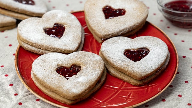 İçi Dopdolu: Linzer Kurabiye