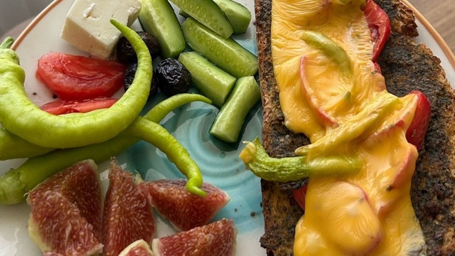 Kahvaltı Sofralarına: Kuru Domatesli Pesto