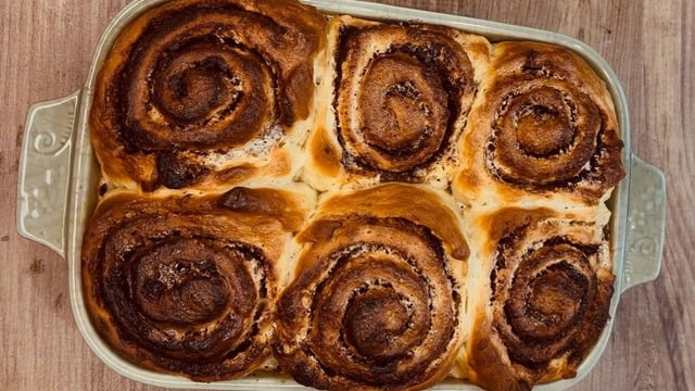 Sonbahar Aylarının Vazgeçilmezi: Tarçınlı Cinnamon Rolls