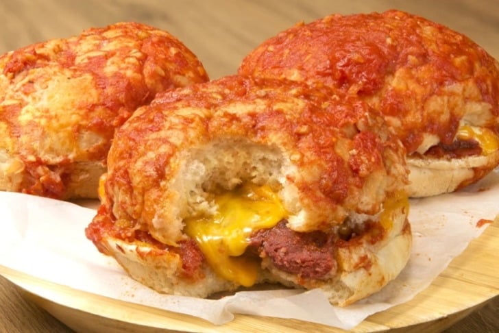Sucuklu Islak Hamburger
