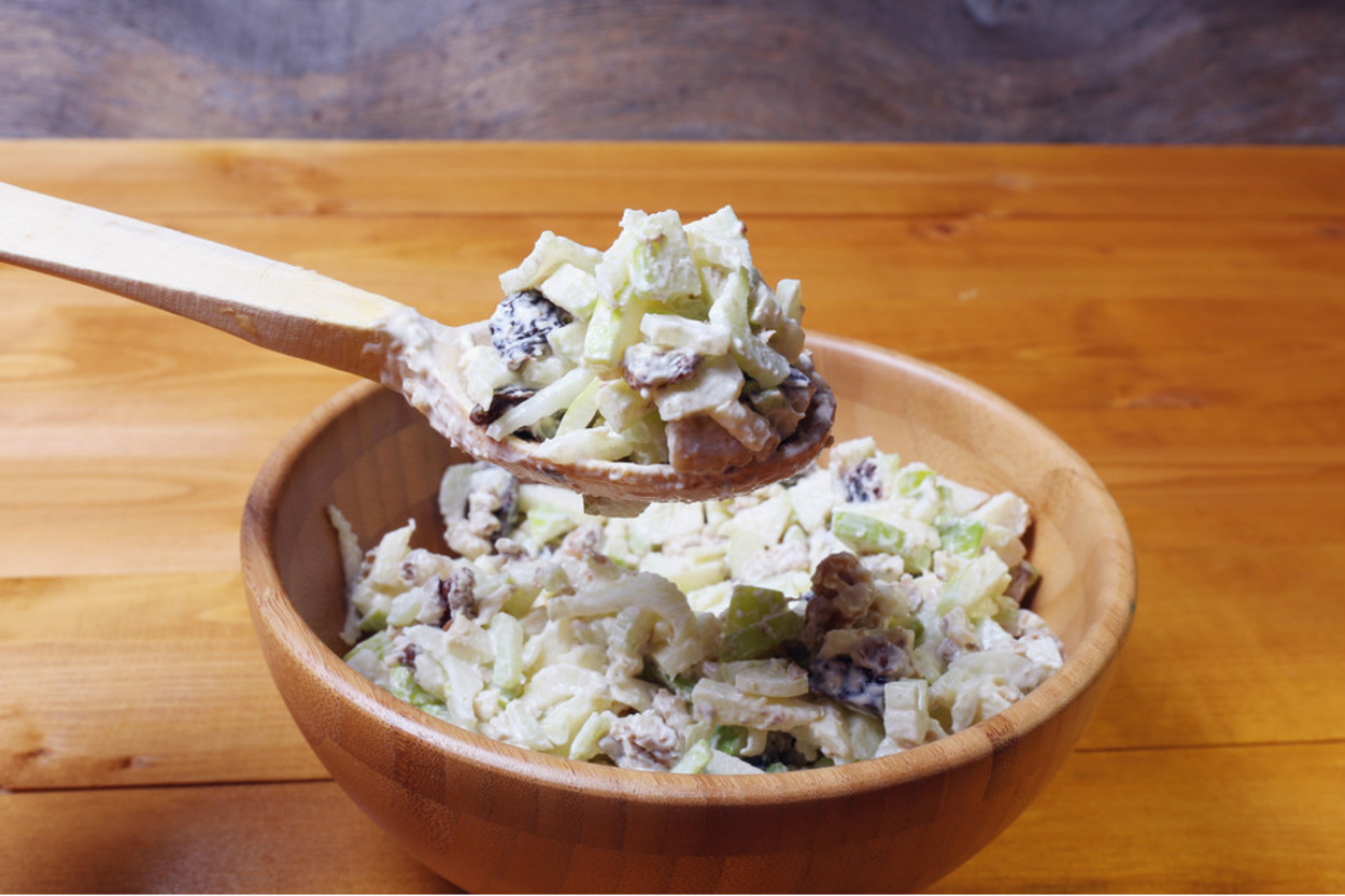 Çok Yakıştılar: Tartar Soslu Tavuklu Kereviz Salatası