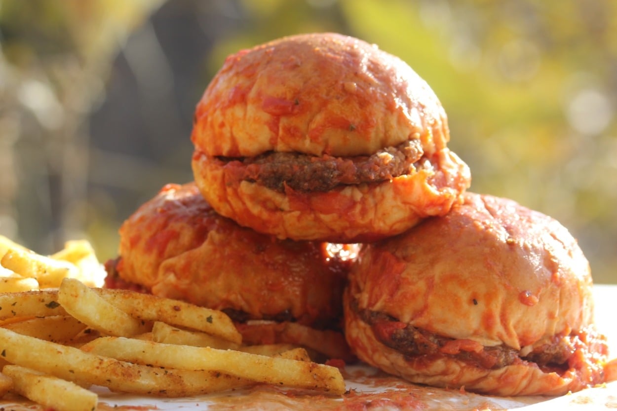 İzmir'de En İyi Islak Hamburger Nerede Yenir? 2026