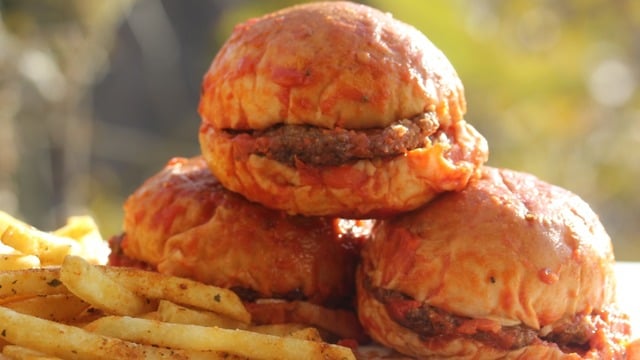 İzmir'de En İyi Islak Hamburger Nerede Yenir? 2026