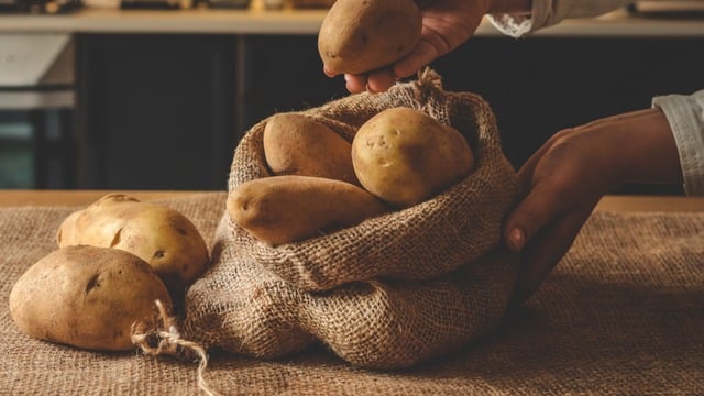Tomurcuklanmasın, Uzun Süre Bozulmadan Kalsın: Patates Aslında Nasıl Saklanır?