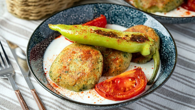 İçinde Et Yok: Bayat Ekmek Köftesi
