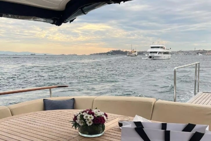 Zoe Yacht
