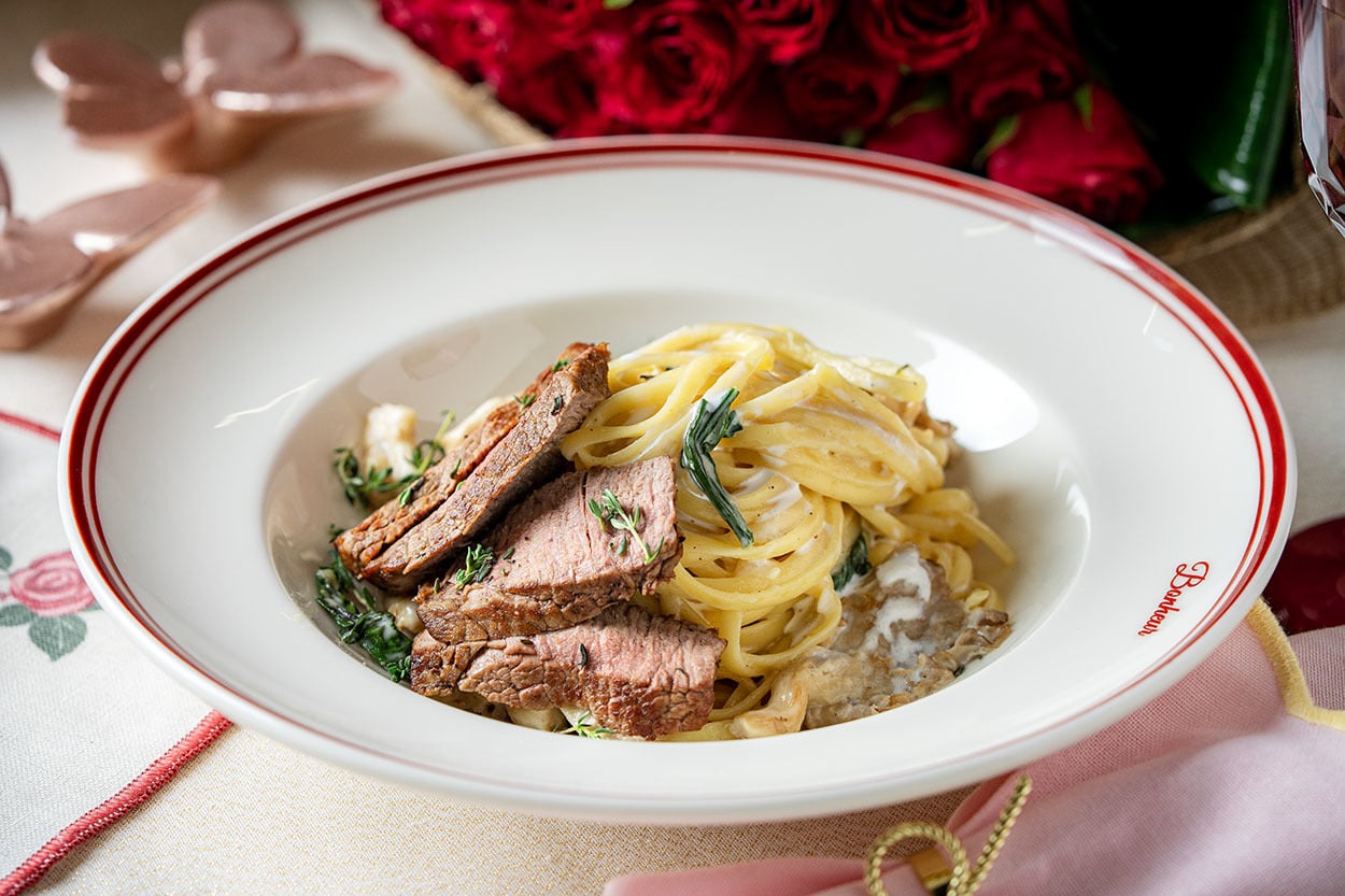 Bonfile Parçalarıyla: İstiridye Mantarlı Parmesanlı Kremalı Linguine