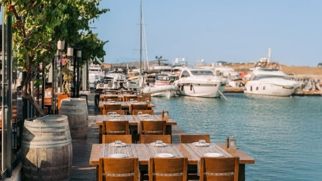 Çeşme'nin Klasik Mekanları: Yıllardır Vazgeçilmeyen Adresler - 2026