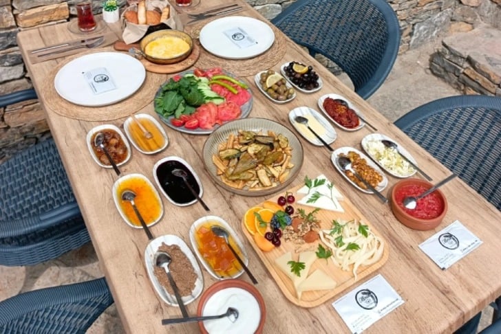 Ri Minos Cafe