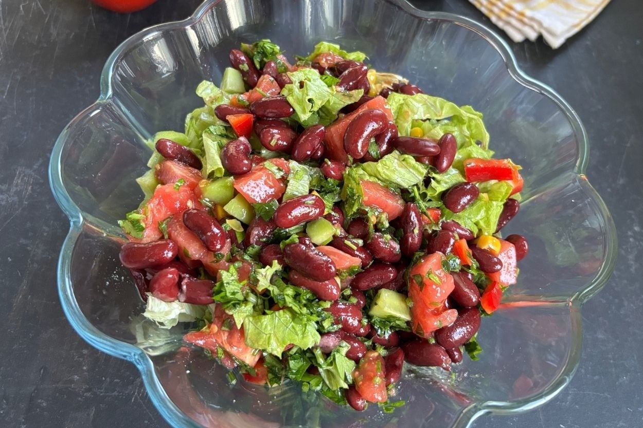 Duygu'nun Tarifi: Siyah Fasulye Salatası