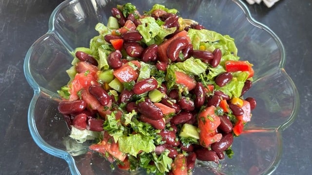 Duygu'nun Tarifi: Siyah Fasulye Salatası