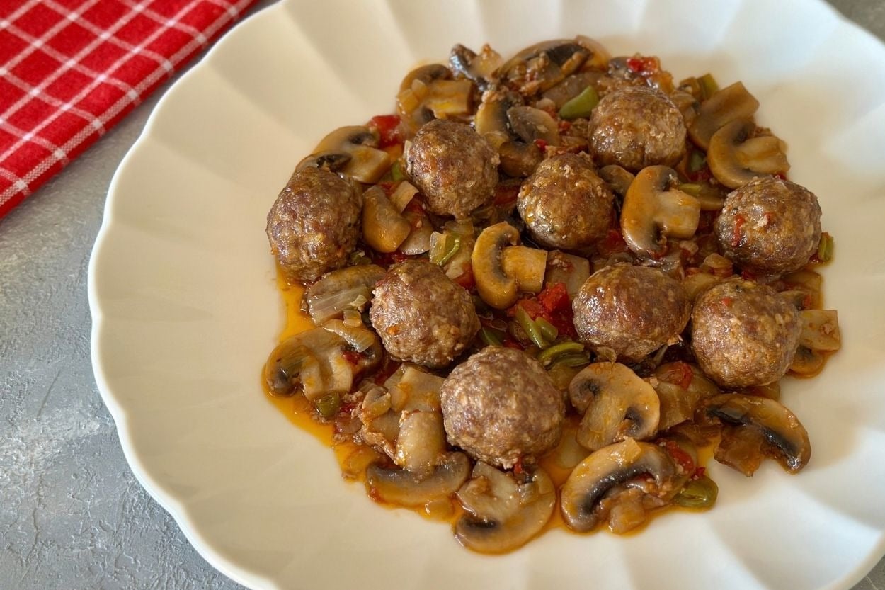 Melek'in Tarifi: Köfteli Mantar Yemeği
