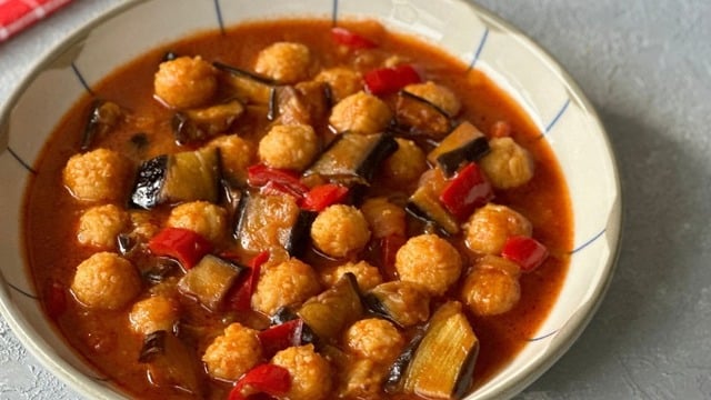 Çiğdem'in Tarifi: Patlıcanlı Sulu Köfte