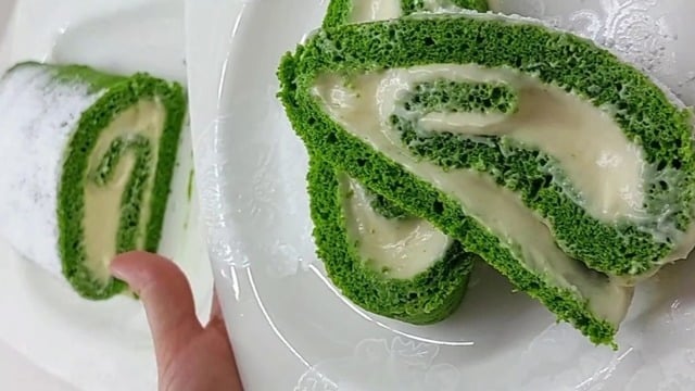 Görünümüyle Şaşırtır: Ispanaklı Yeşil Rulo Pasta