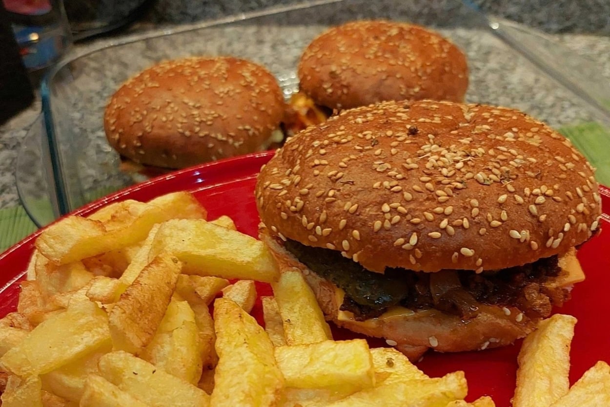 Çocukların Favorisi: Pratik Cheeseburger