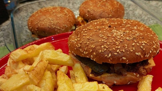 Çocukların Favorisi: Pratik Cheeseburger