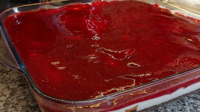 Kahve Yanına: Böğürtlenli Kara Orman Pastası