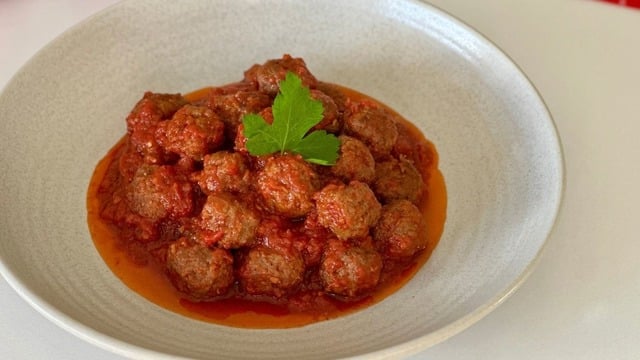 Hatice'nin Tarifi: Domates Soslu Köfte