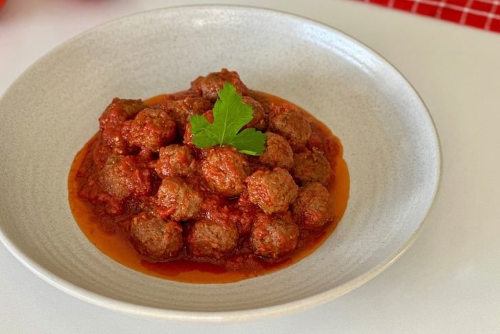 Domates Soslu Köfte Tarifi