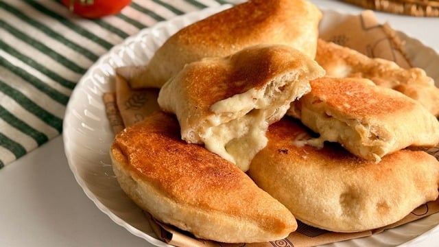 Elif'in Tarifi: Kaşarlı Pişi