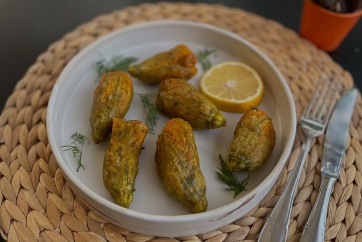 Aivali Meze