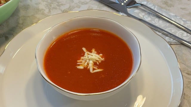 Rüveyda'nın Tarifi: Domates Çorbası