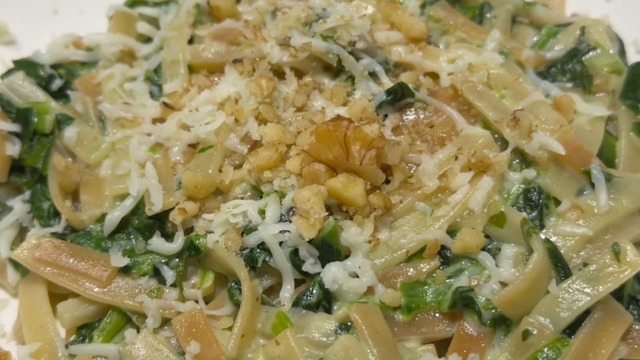 Akşam Yemeklerine: Kremalı Ispanaklı Erişte