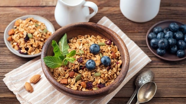 Granola Kaç Kalori? Çeşitlerine Göre Granola Kalori ve Besin Değerleri