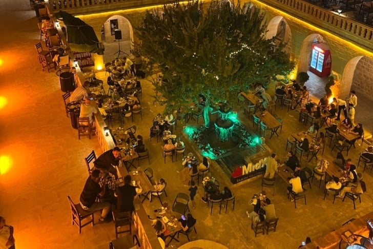 Tarihi Gelüşke Hanı