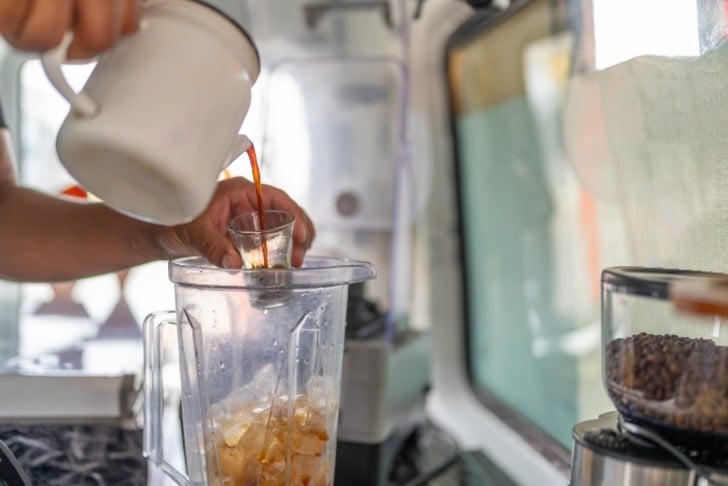 protein tozlu kahveli shake tarifi shutter