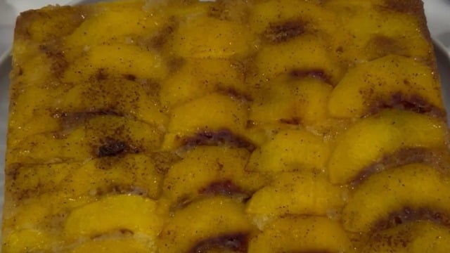 Çayın Yanına: Şeftalili Nefis Ters Yüz Kek