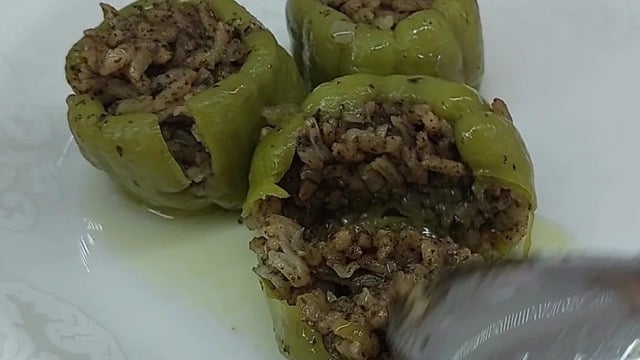 Zeytinyağlının Kraliçesi: Yenibaharlı Biber Dolması