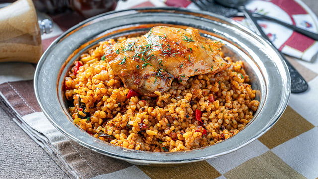 Tek Tencerede: Tavuklu Patlıcanlı Bulgur Pilavı