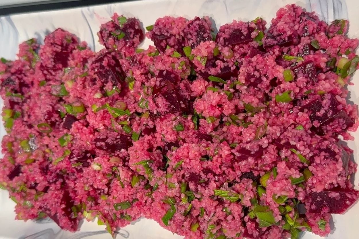 Rengarenk Görseliyle: Kırmızı Pancarlı Tabule