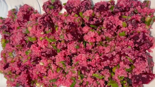 Rengarenk Görseliyle: Kırmızı Pancarlı Tabule