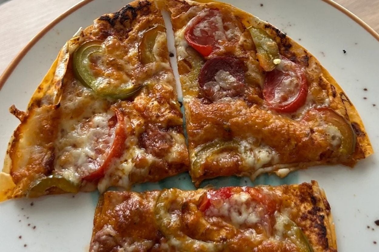 Evde Pratik: Bol Malzemeli Lavaş Pizza