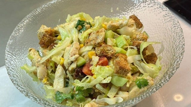 Rüveyda'nın Tarifi: Sezar Salata