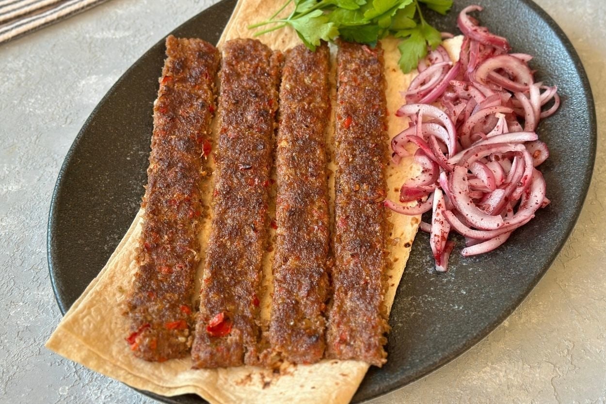 Nuriye'nin Tarifi: Tepside Adana Kebap