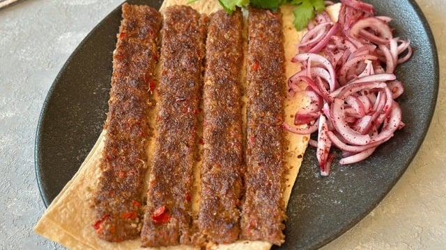 Nuriye'nin Tarifi: Tepside Adana Kebap
