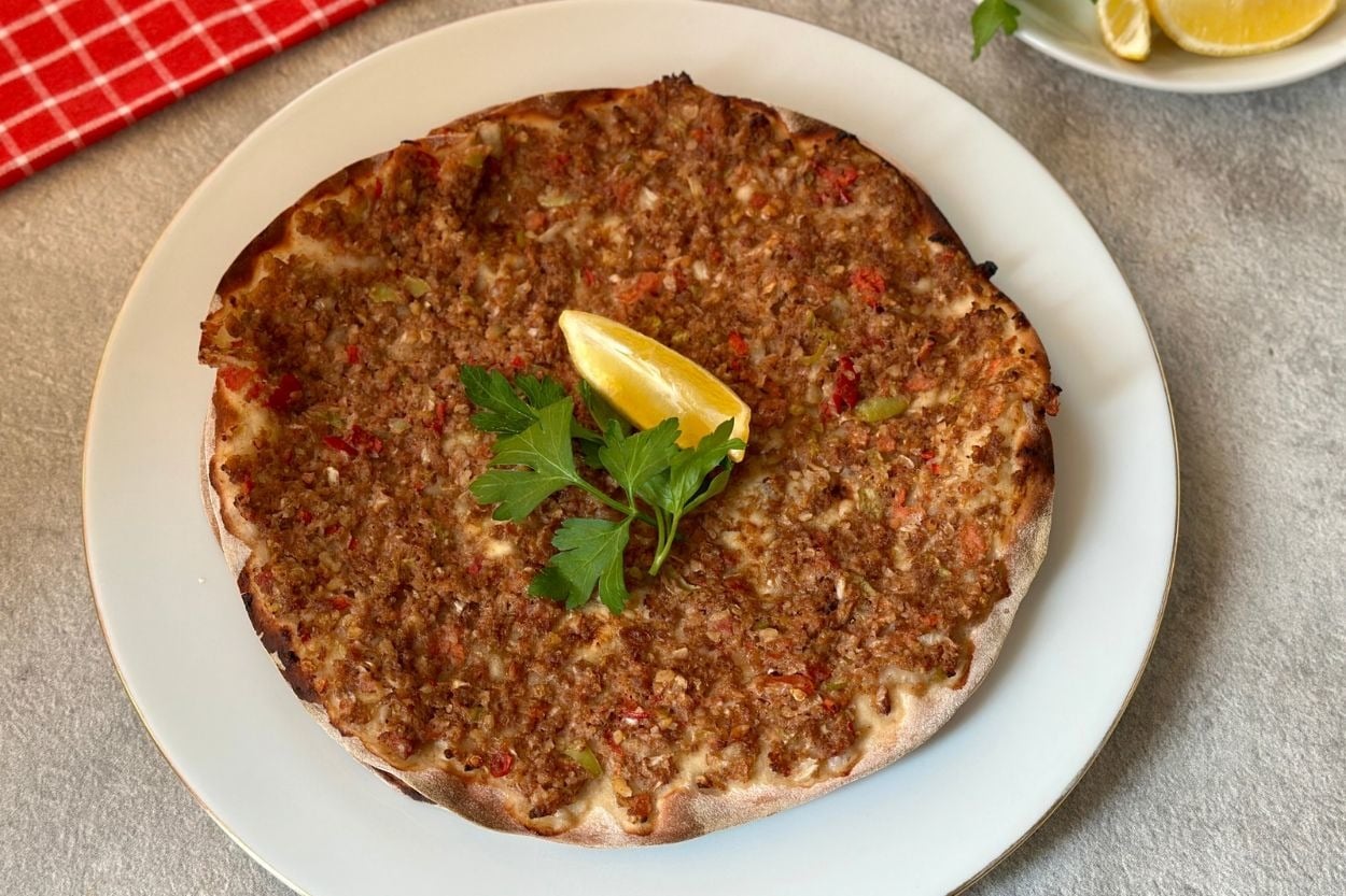 Çiğdem'in Tarifi: Halep İşi Lahmacun